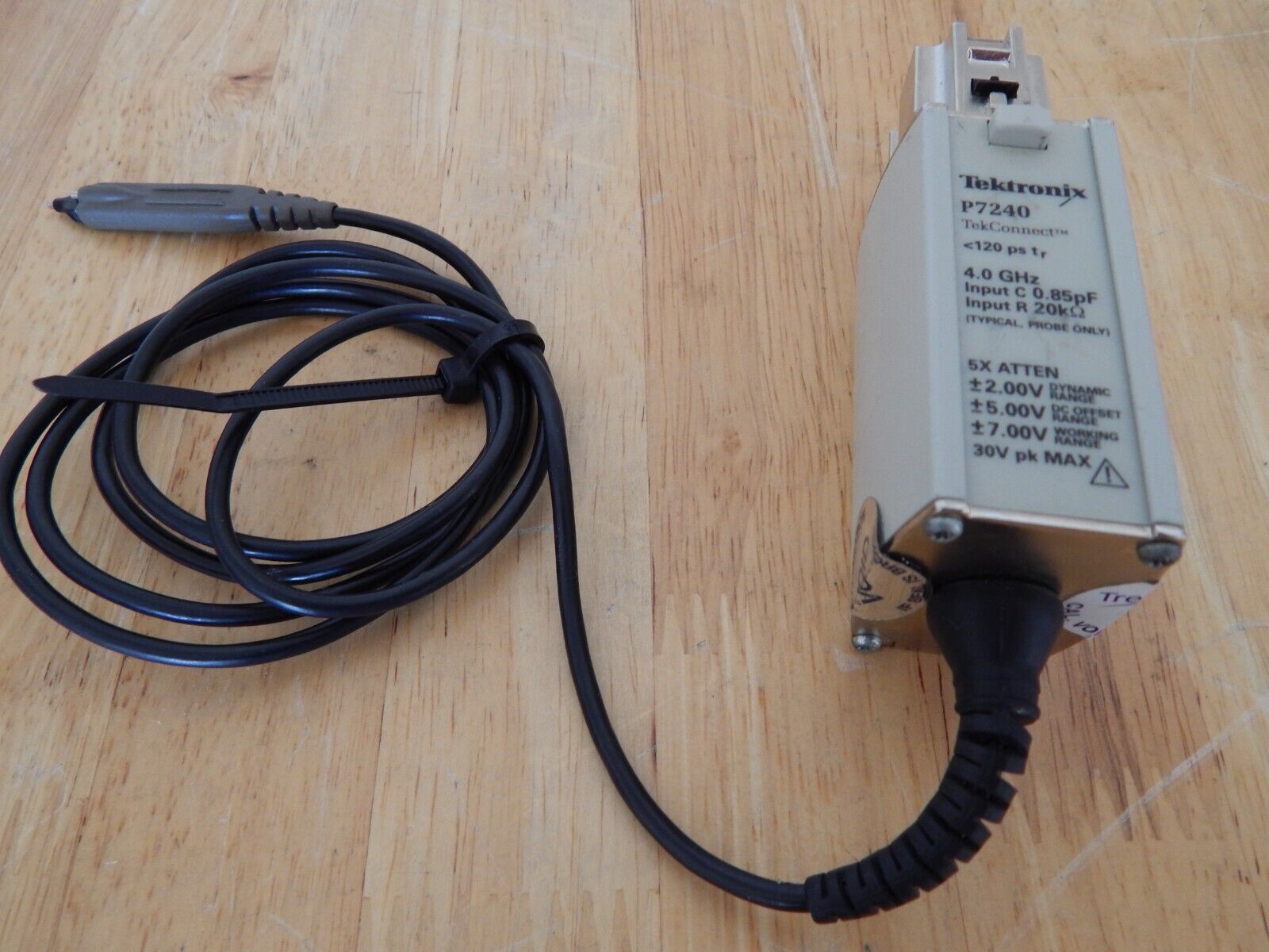 Tektronix P7240 4 GHz High Performance Active Voltage Probe TekConnect Tektronix P7240 4 GHz High Performance Active Voltage Probe TekConnect